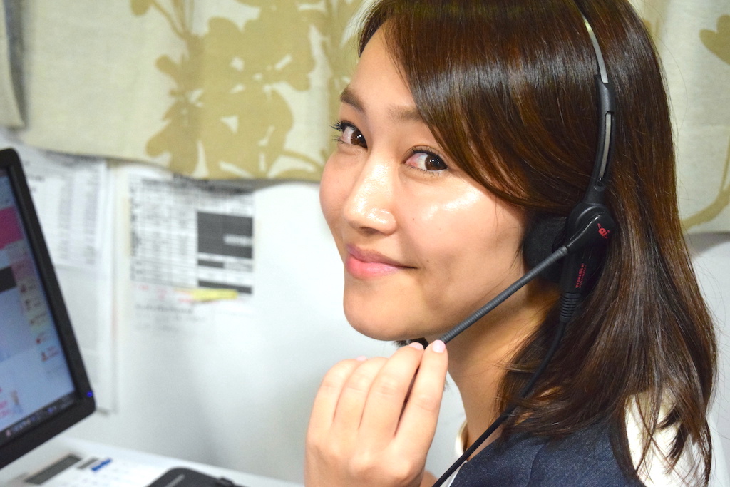 湘南美容外科SBCのコールセンターで働く西尾さんの笑顔